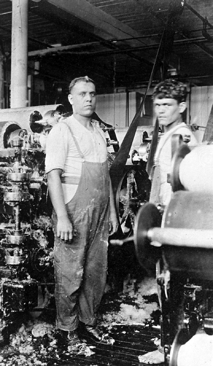 factory worker 1900
